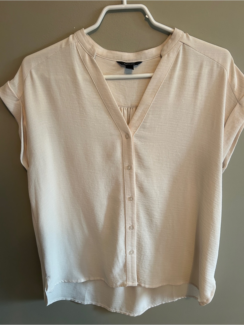 RW&CO. Light Beige V-Neck Button Front Blouse